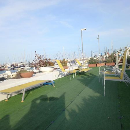 Отель La Tua Stanza A Vela Sul Mare Бари Экстерьер фото