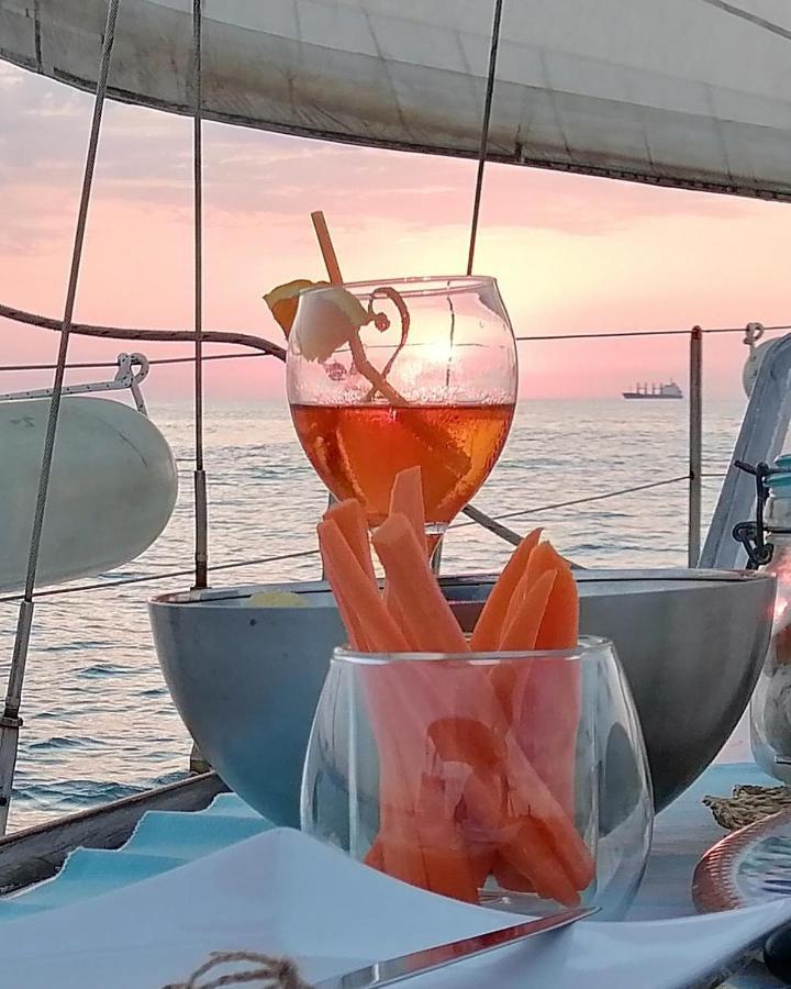 Отель La Tua Stanza A Vela Sul Mare Бари Экстерьер фото